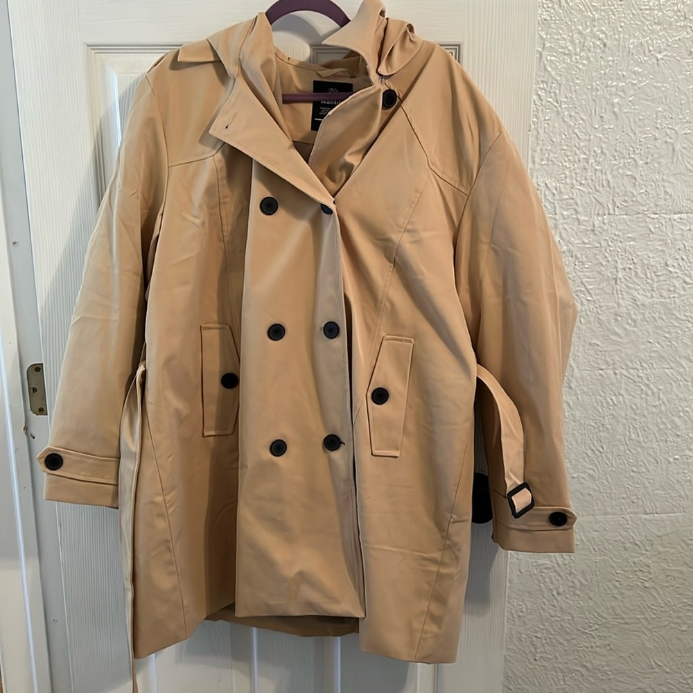 Tan trench
